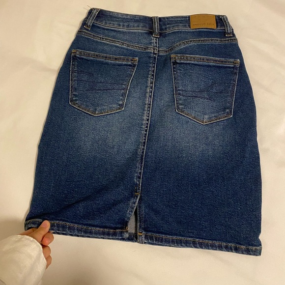 Y2K American Eagle Women’s blue Jean skirt size 00 Strechy Dark Wash - Picture 4 of 5